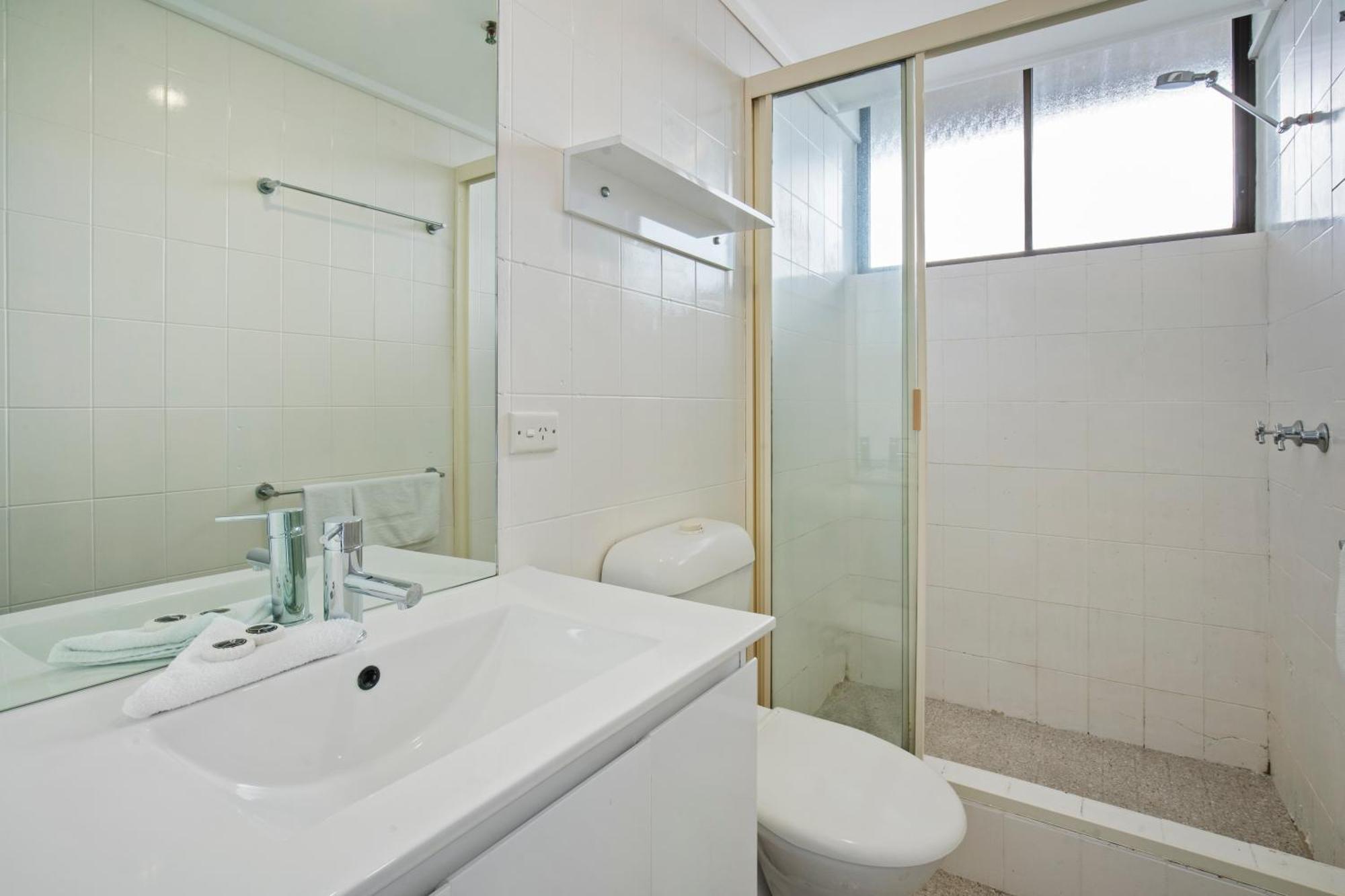 Capricorn One Beachside Holiday Apartments - Official Гоулд Коуст Екстериор снимка