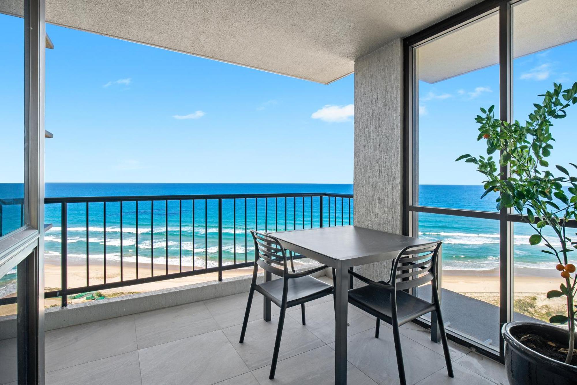 Capricorn One Beachside Holiday Apartments - Official Гоулд Коуст Екстериор снимка