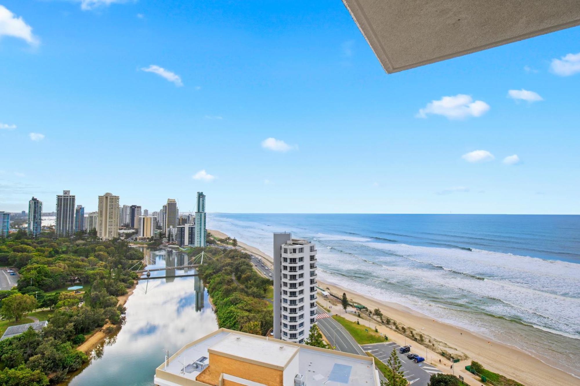 Capricorn One Beachside Holiday Apartments - Official Гоулд Коуст Екстериор снимка