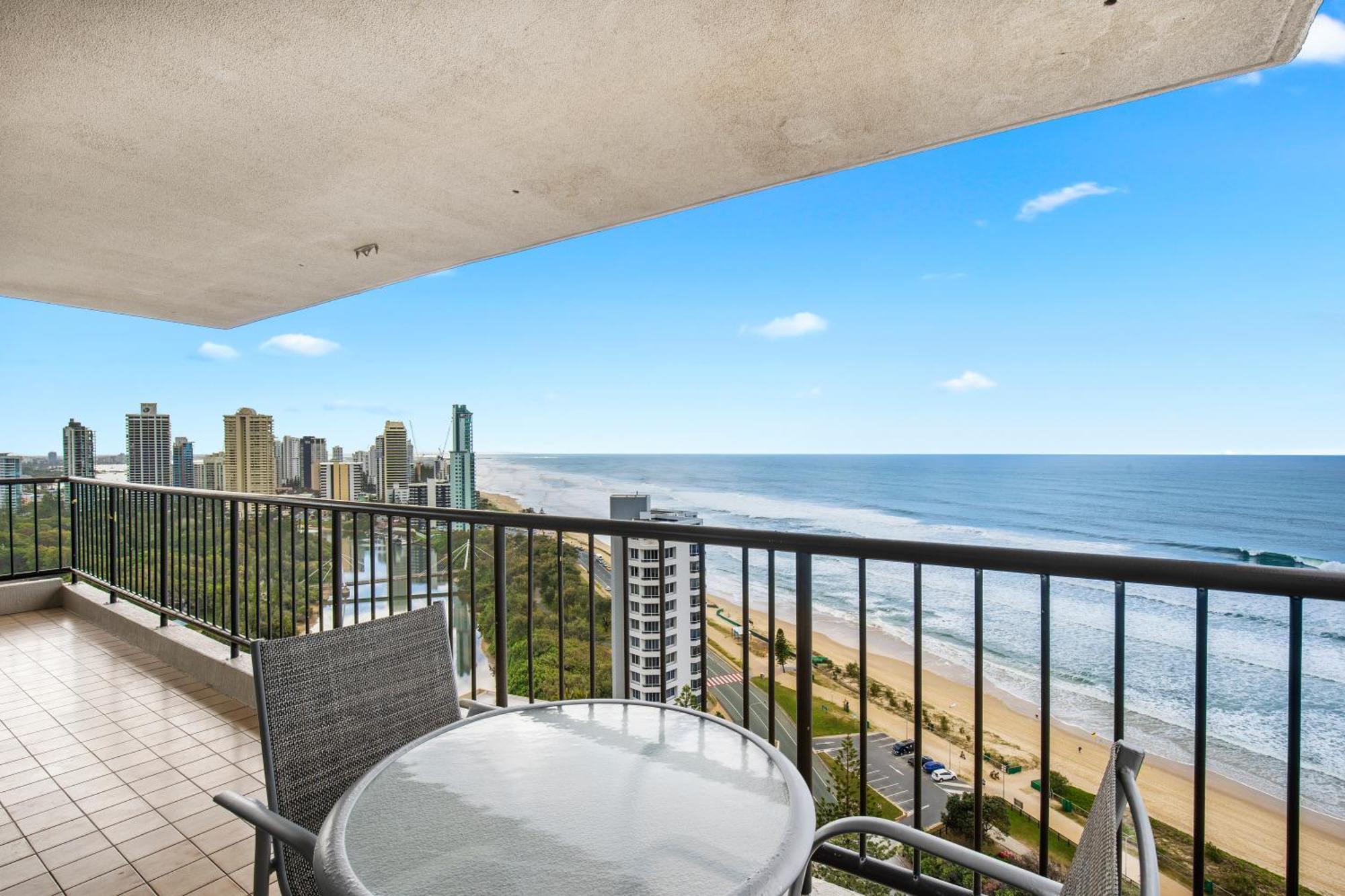 Capricorn One Beachside Holiday Apartments - Official Гоулд Коуст Екстериор снимка