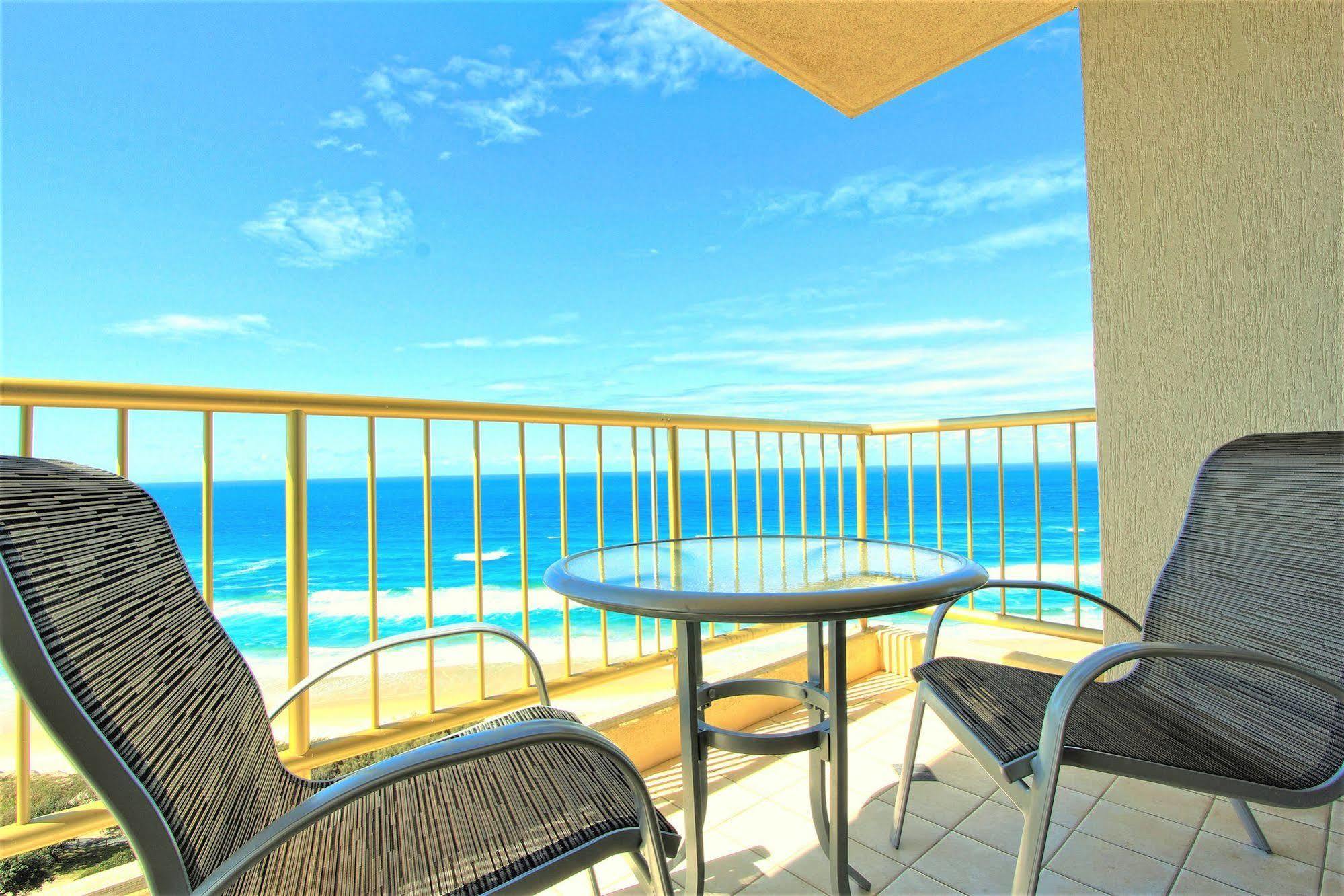 Capricorn One Beachside Holiday Apartments - Official Гоулд Коуст Екстериор снимка