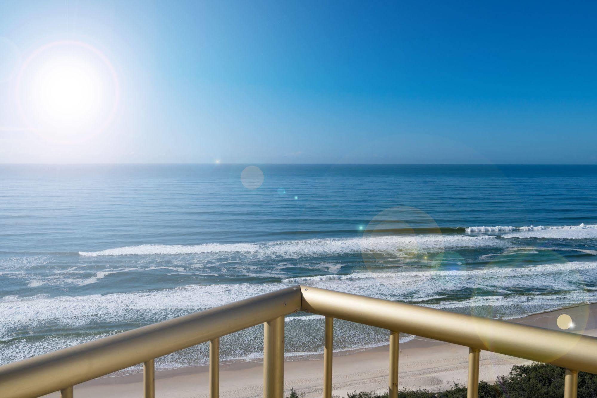 Capricorn One Beachside Holiday Apartments - Official Гоулд Коуст Екстериор снимка