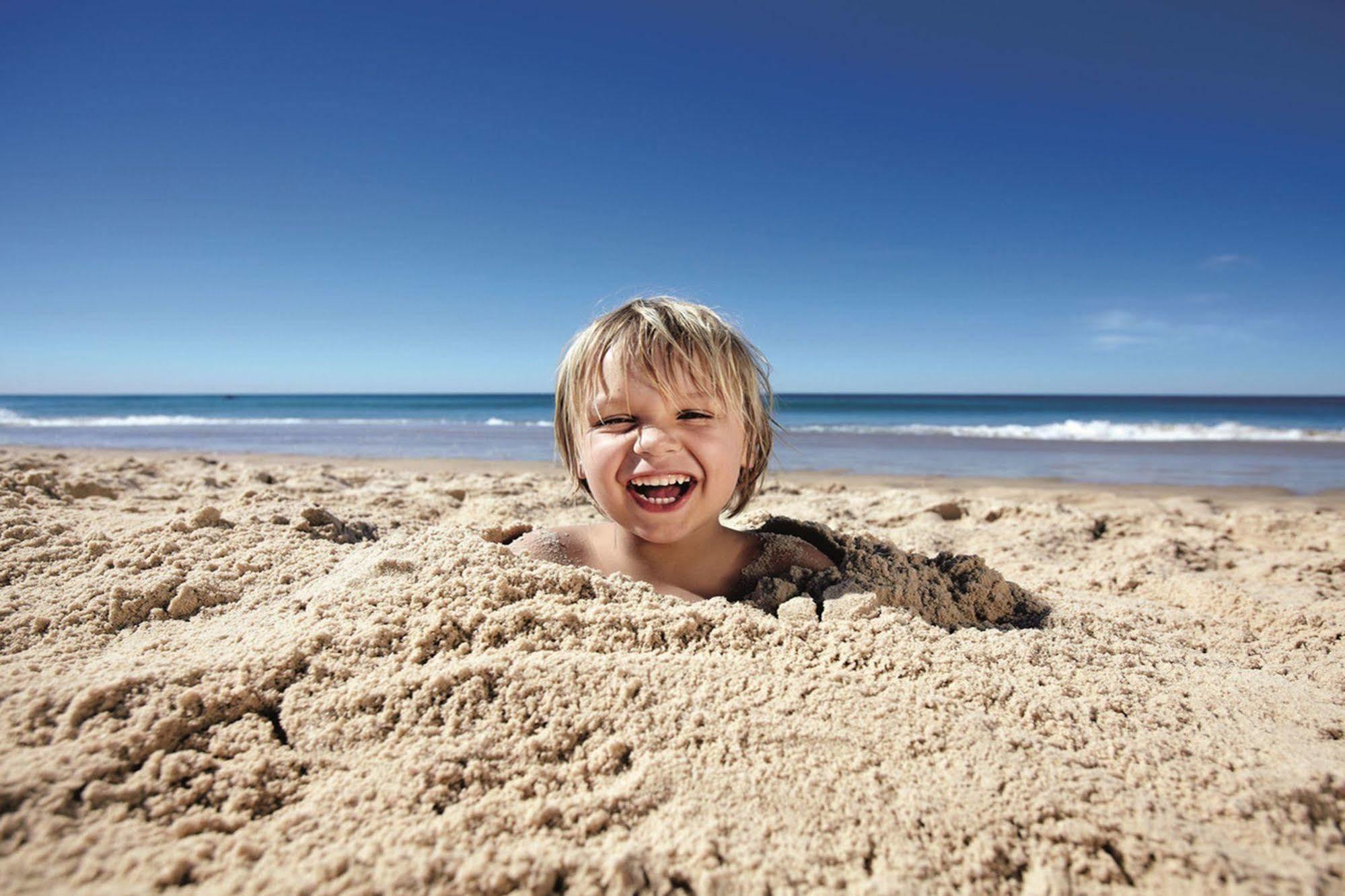Capricorn One Beachside Holiday Apartments - Official Гоулд Коуст Екстериор снимка