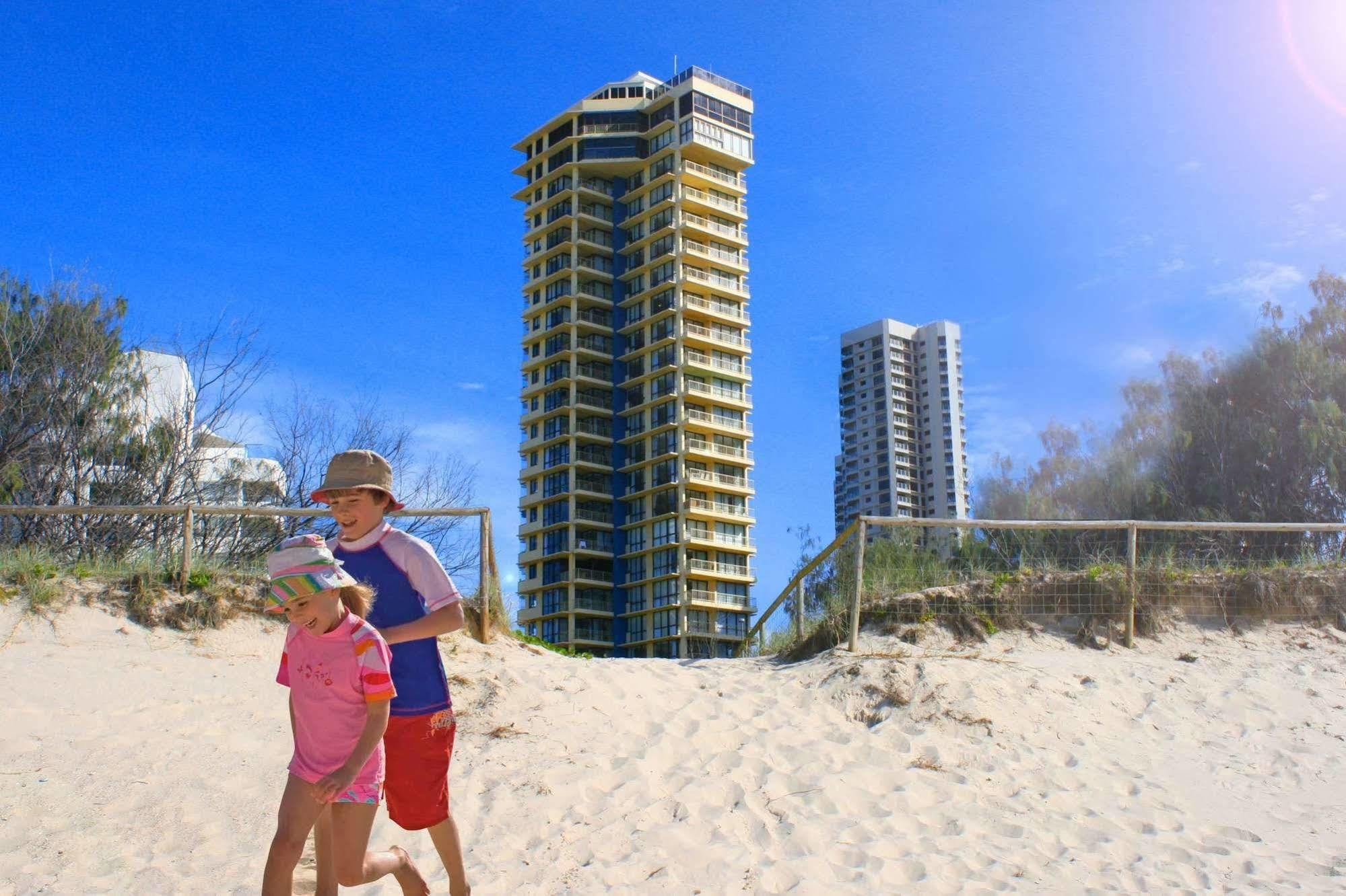Capricorn One Beachside Holiday Apartments - Official Гоулд Коуст Екстериор снимка