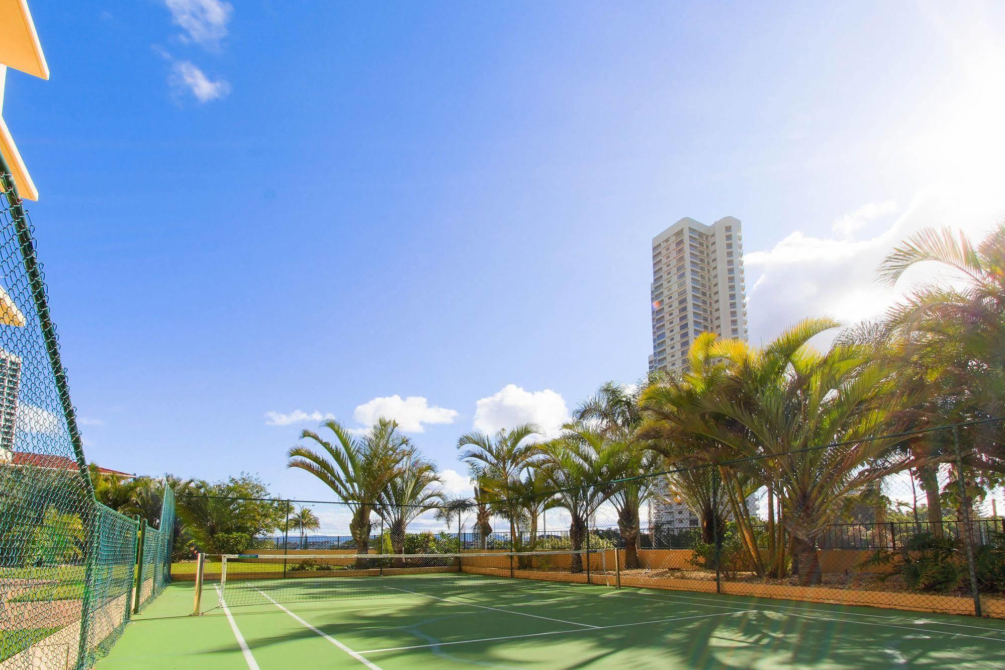 Capricorn One Beachside Holiday Apartments - Official Гоулд Коуст Екстериор снимка