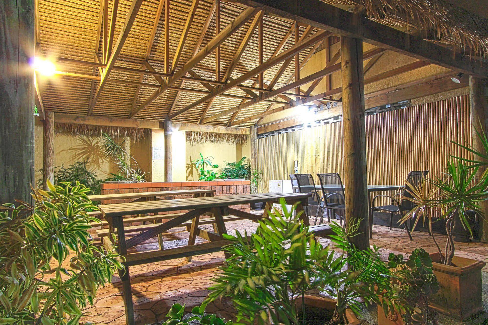 Capricorn One Beachside Holiday Apartments - Official Гоулд Коуст Екстериор снимка